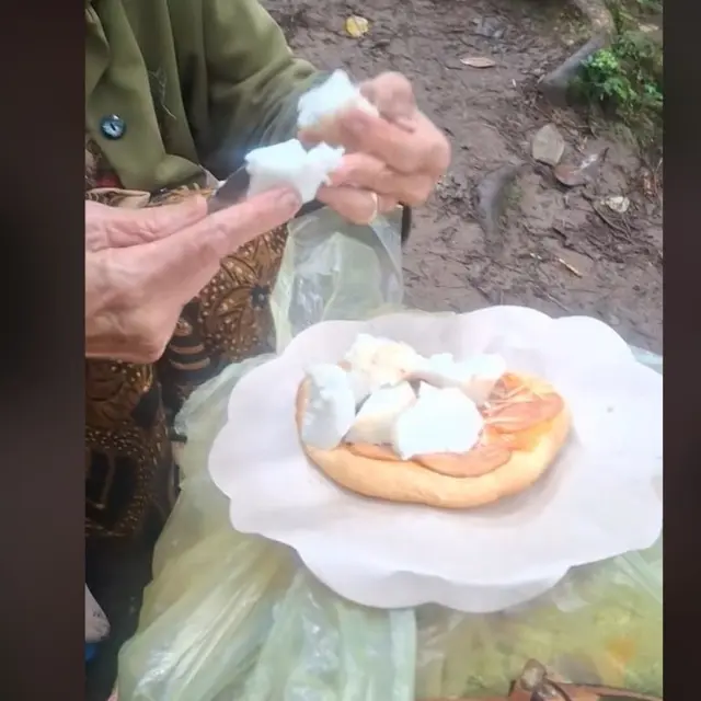 Pizza Lontong Nenek Viral: Kuliner Unik & Menggoda Selera
