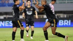 Rekrutan Baru Persib Tantang Dewa United: Laga Sengit!