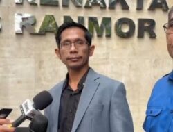 Waketum Projo Diperiksa Polisi: Nasib Roy Suryo Terancam?